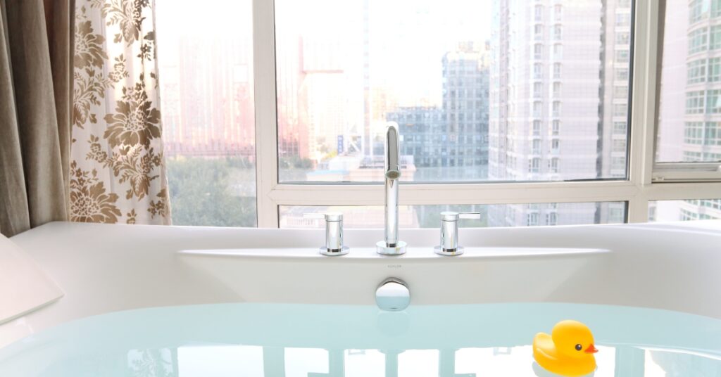 how to clean bath tub