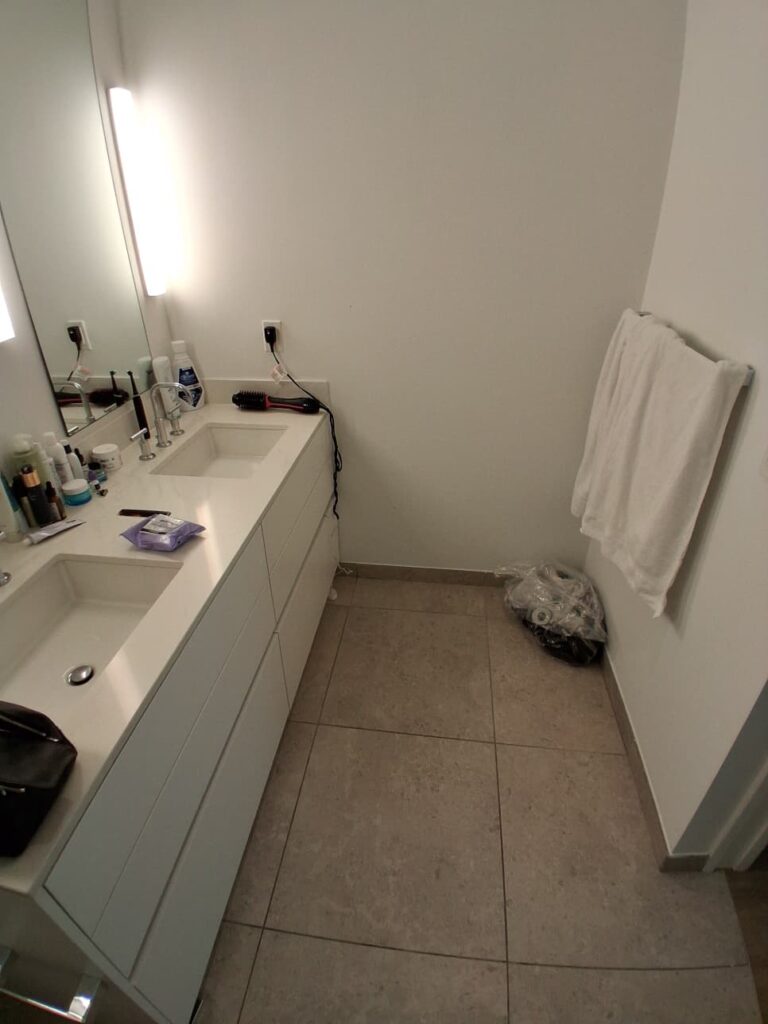 d0314bba-c452-43fe-a69d-a904b4e2450a(1)